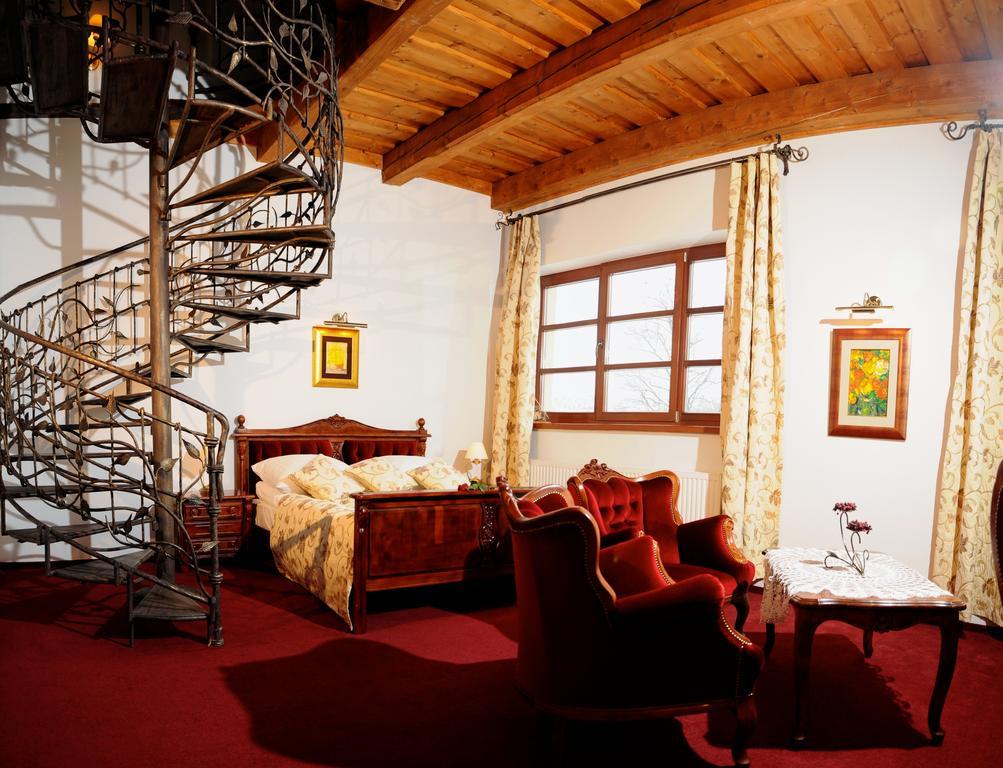 Folwark Stara Winiarnia Hotel Mszana Dolna Room photo